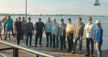 Vereadores acompanham entrega de balsa